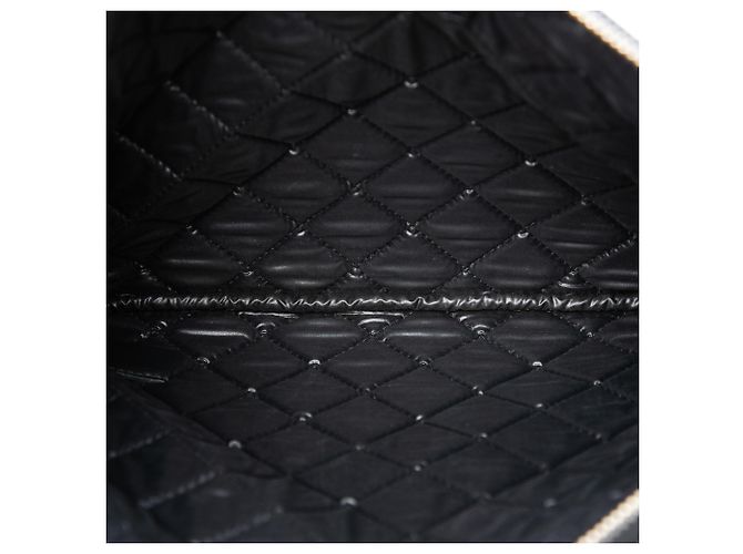 Chanel Black Medium Quilted Caviar Boy O Case Clutch Nero - vista 4