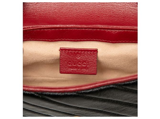 Borsa a tracolla Gucci Black Super Mini GG Marmont in pelle matelassé con patta Torchon - vista 5