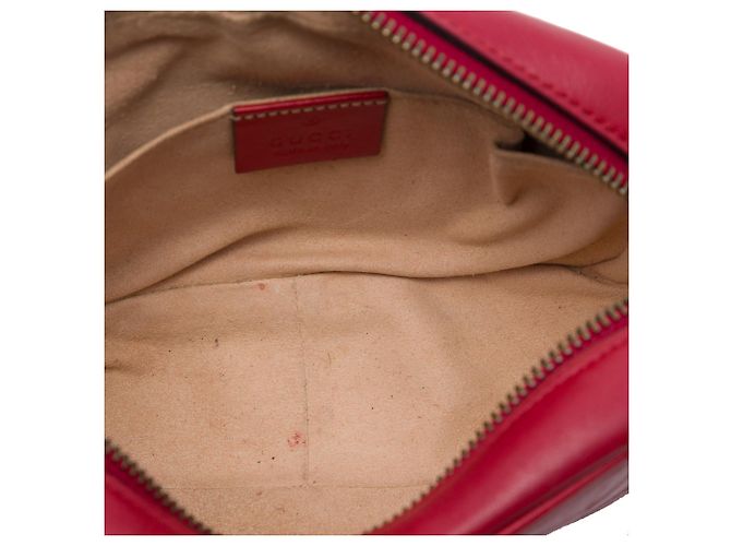 Gucci Mini GG Marmont Crossbody aus gestepptem Leder in Rot - Ansicht 4