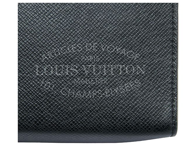 Louis Vuitton Black Taiga Articles de Voyage Pochette Voyage MM Nero - vista 5