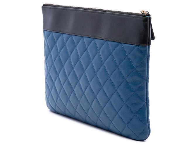 Chanel Blue Medium Bicolor Quilted Sheepskin Mademoiselle O Case Clutch - vista 2