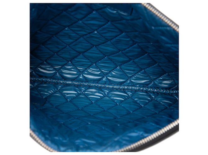 Chanel Blue Medium Bicolor Quilted Sheepskin Mademoiselle O Case Clutch - vista 4