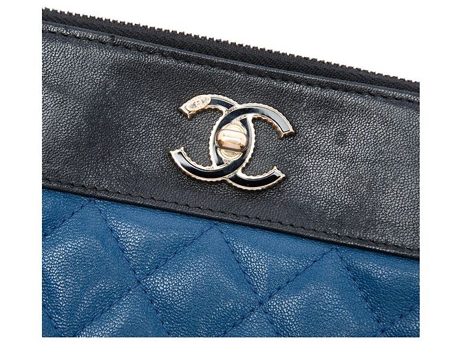 Chanel Blue Medium Bicolor Quilted Sheepskin Mademoiselle O Case Clutch - vista 5