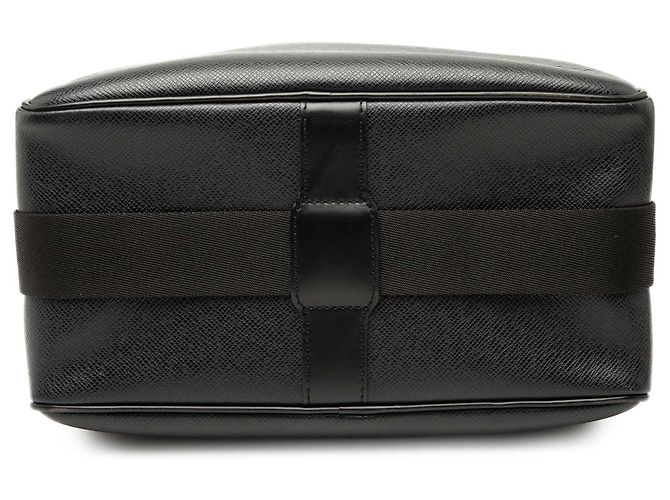 Louis Vuitton Black Taiga Reporter PM Noir - vue 3