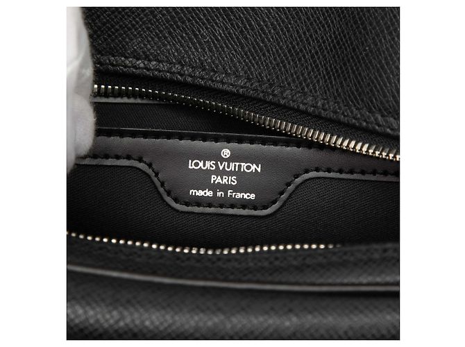 Louis Vuitton Black Taiga Reporter PM Noir - vue 5