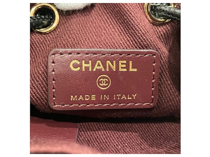 Borsa a tracolla Chanel Matelassé in pelle caviar Nero - vista 4