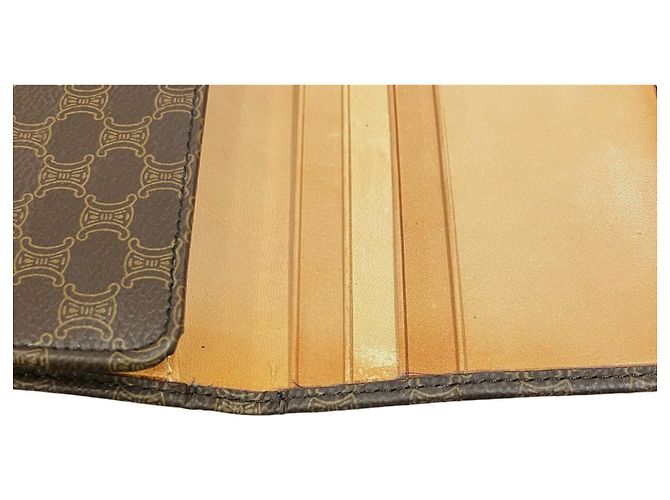 Céline Portafoglio lungo Celine Macadam in PVC e pelle marrone - vista 7