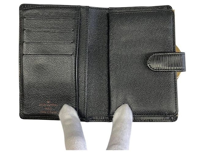 Cartera bi-fold Louis Vuitton de piel Epi Negro - vista 3