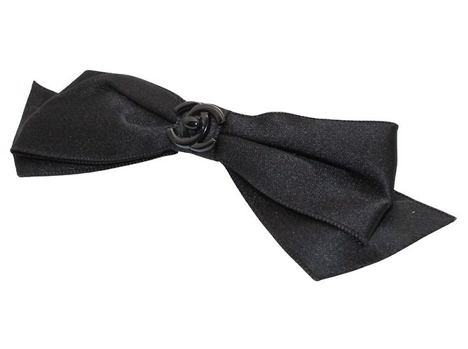 Fermi capelli in raso nero Chanel - vista 2