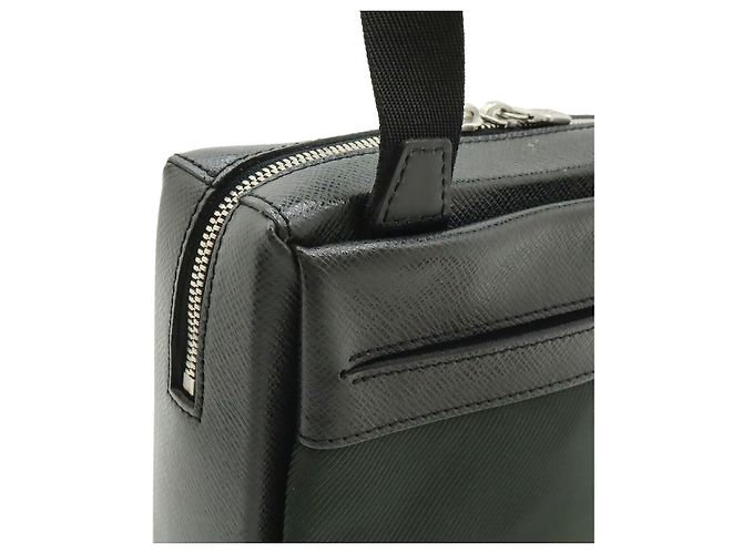 Louis Vuitton Borsa crossbody Taiga Sayan Nero - vista 4
