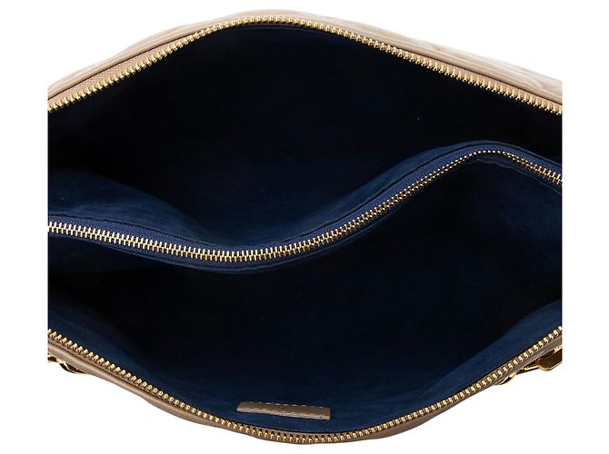 Bolsa de Ombro Coussin MM em pele de cordeiro com Monograma em relevo Louis Vuitton Marrom - vista 6