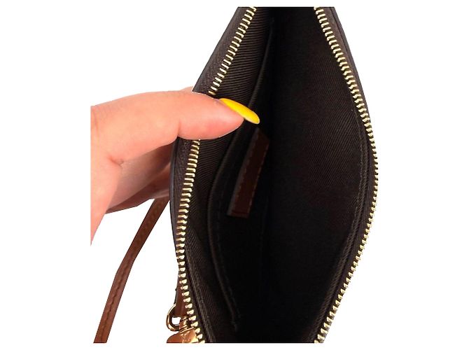 Looping Louis Vuitton Pochette Monogram from Loop Hobo Clutch Bag Marrone - vista 5