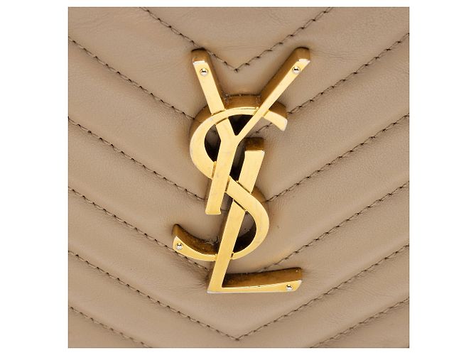 Saint Laurent Lou Camera Bag aus gestepptem Kalbsleder mit Monogramm Braun Beige - Ansicht 9