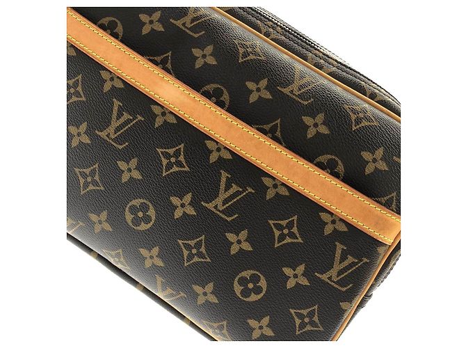 Bolsa de Ombro Louis Vuitton Monogram Marrom - vista 4