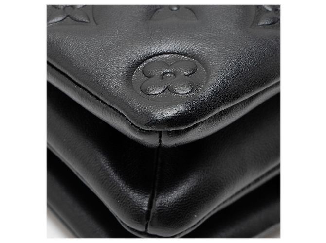 Louis Vuitton Monogram Embossed Lambskin Coussin Pochette Nero - vista 9
