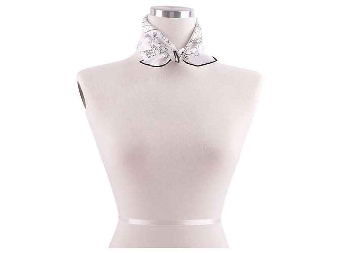Foulard Hermès 45 Bianco e Nero in Seta - vista 10
