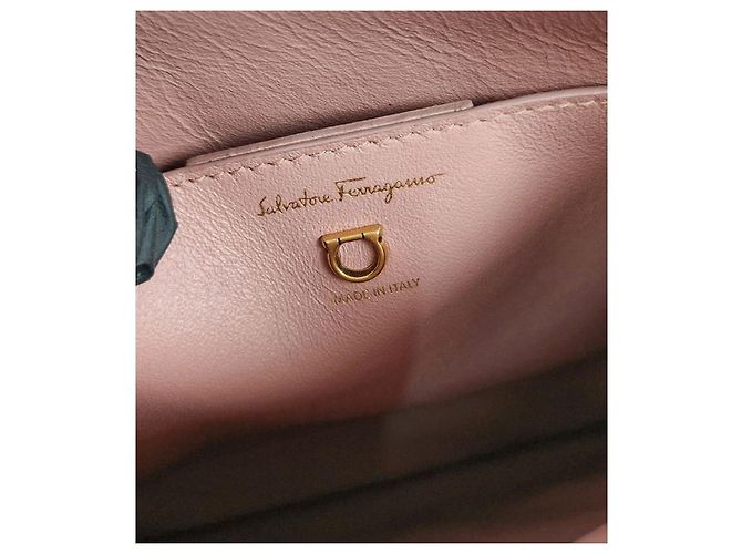 Salvatore Ferragamo Borsa a tracolla Gancini rosa - vista 11