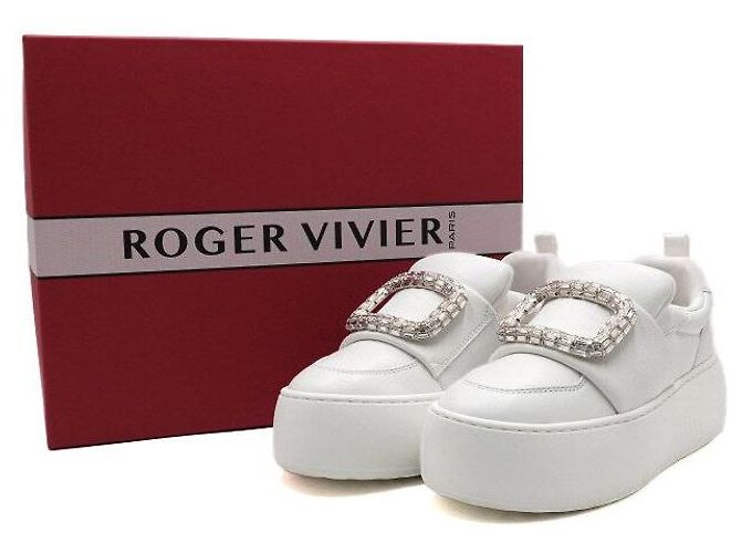 Roger Vivier Weiße Leder-Sneaker mit Kristallschließe - Ansicht 8
