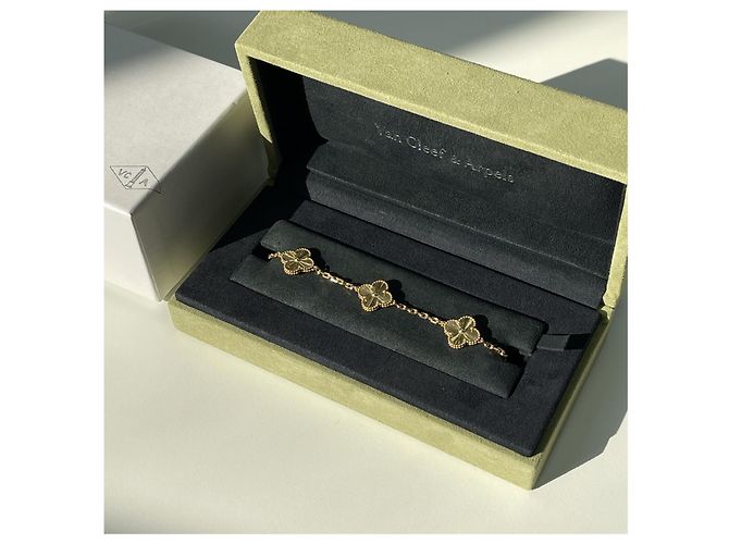 Van Cleef & Arpels Bracciale Vintage Alhambra Motivi Guilloché Oro Giallo - vista 2