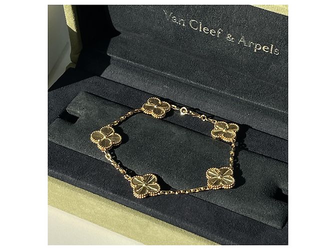 Van Cleef & Arpels Bracciale Vintage Alhambra Motivi Guilloché Oro Giallo - vista 4