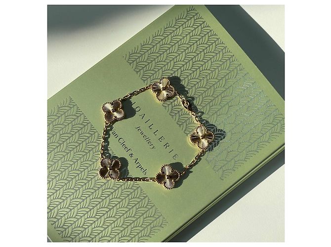 Van Cleef & Arpels Bracciale Vintage Alhambra Motivi Guilloché Oro Giallo - vista 6