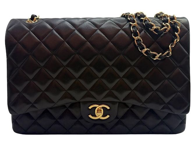 Chanel Bolsa Classic Flap em pele de cordeiro com ferragens douradas Maxi Preto - vista 2