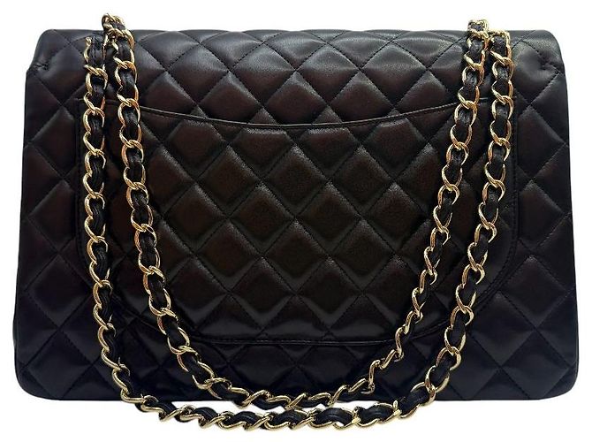 Chanel Bolsa Classic Flap em pele de cordeiro com ferragens douradas Maxi Preto - vista 4