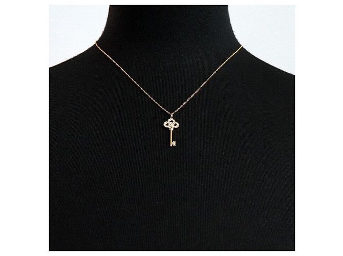 Tiffany & Co Ensemble collier chaîne fine et pendentif clé mini couronne en diamants Rose - vue 2