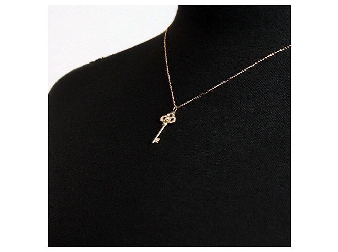 Tiffany & Co Ensemble collier chaîne fine et pendentif clé mini couronne en diamants Rose - vue 3