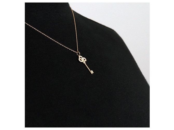 Tiffany & Co Ensemble collier chaîne fine et pendentif clé mini couronne en diamants Rose - vue 4