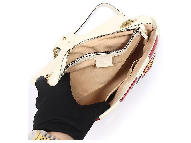 Gucci Borsa a tracolla Medium Chain GG Marmont in matelassé chevron bianco trompe-l'œil - vista 4