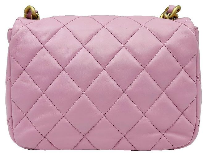 Chanel Mini bolsa de corrente acolchoada em pele de cordeiro rosa - vista 5