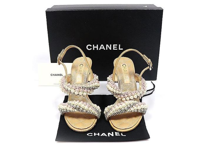 Chanel Sandalias de piel de becerro Pearl Fantasy beige para mujer con correa de perlas Castaño - vista 2