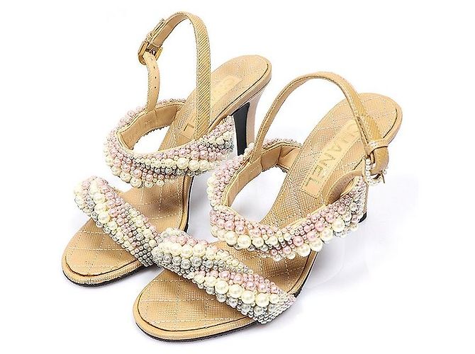 Chanel Sandalias de piel de becerro Pearl Fantasy beige para mujer con correa de perlas Castaño - vista 3