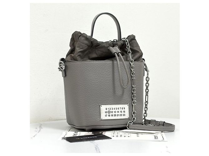 Maison Martin Margiela Picca borsa a secchiello crossbody con catena Marrone - vista 7