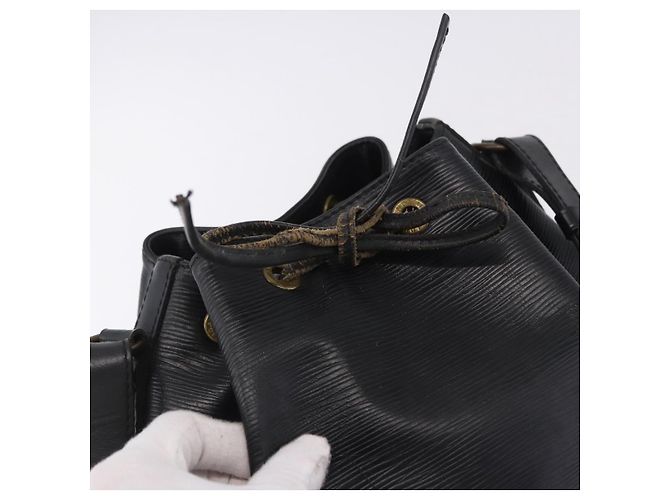Borsa a tracolla LOUIS VUITTON Epi Petit Noe Nera M44102 LV Auth 197443 Nero - vista 9