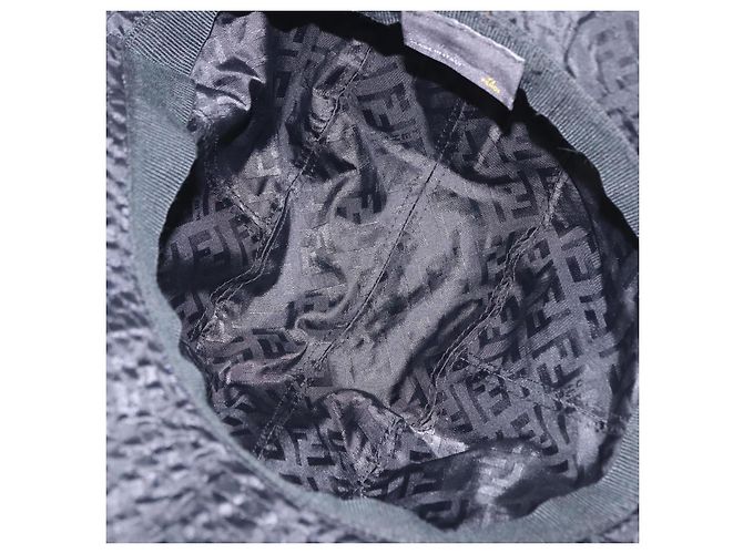 Cappello FENDI Zucca Canvas Nylon M Nero Auth 198272V - vista 8