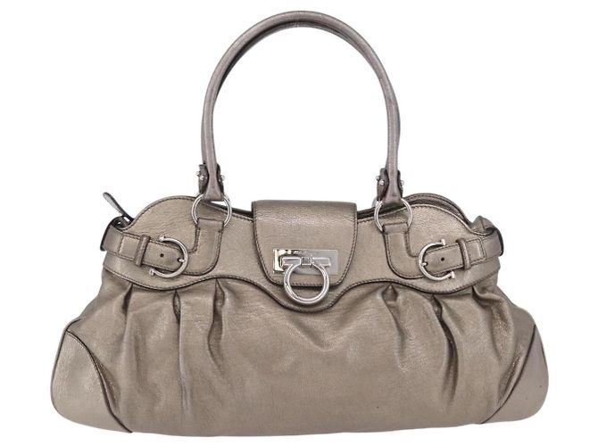 Borsa Salvatore Ferragamo Gancini in pelle Oro Argento Auth 200055A D'oro - vista 13