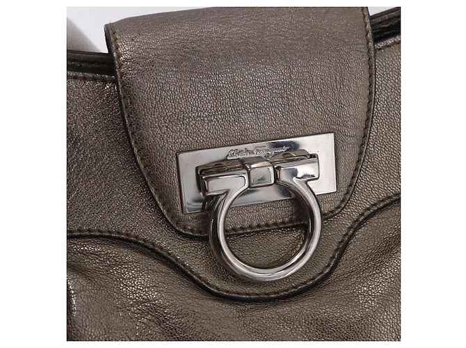 Borsa Salvatore Ferragamo Gancini in pelle Oro Argento Auth 200055A D'oro - vista 17