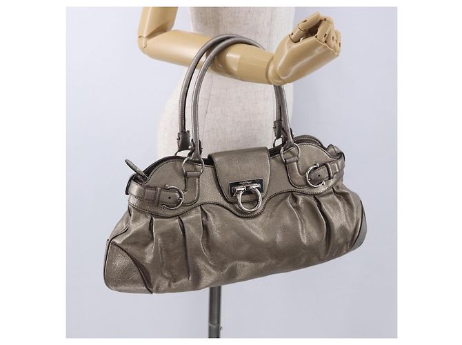 Borsa Salvatore Ferragamo Gancini in pelle Oro Argento Auth 200055A D'oro - vista 23