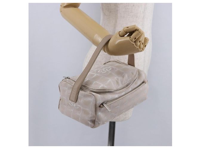 CHANEL New Travel Line Beauty Case Nylon Beige CC Auth 199997A - vista 25