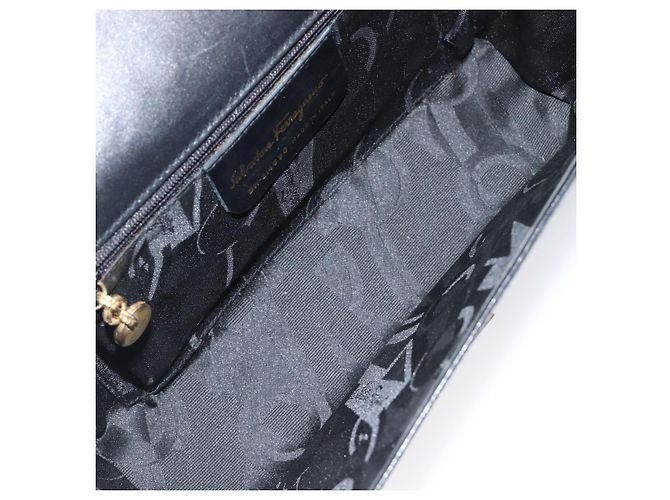 Borsa a tracolla Salvatore Ferragamo Gancini in pelle nera e oro Auth 199456 Nero D'oro - vista 11