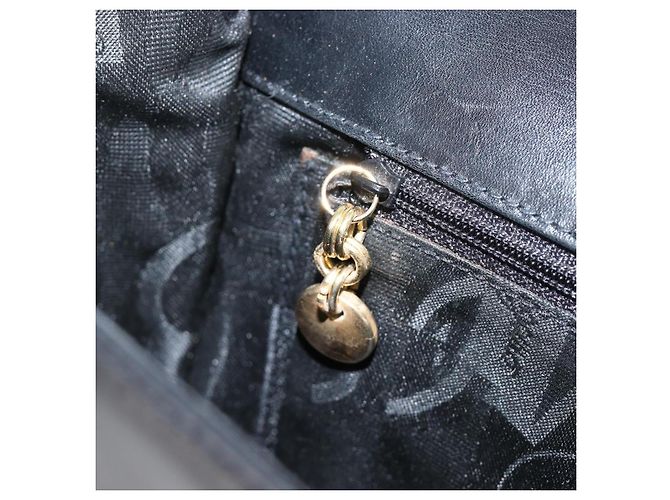 Borsa a tracolla Salvatore Ferragamo Gancini in pelle nera e oro Auth 199456 Nero D'oro - vista 21
