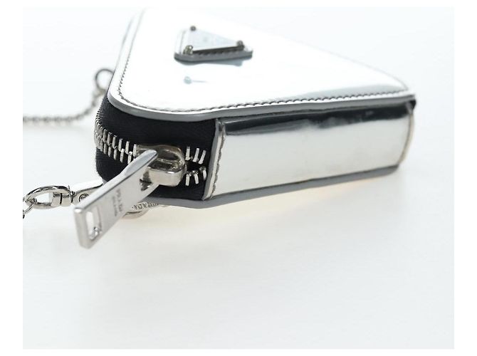 Bolsa de Ombro com Corrente PRADA Couro envernizado Prata Auth 196592M - vista 3