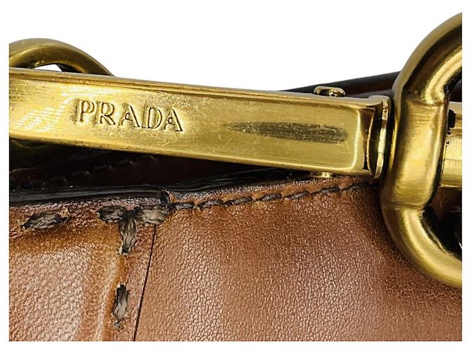 Borsa a tracolla Prada in pelle di vitello Antik Soun Cuoio Ebano marrone con placca logo - vista 8