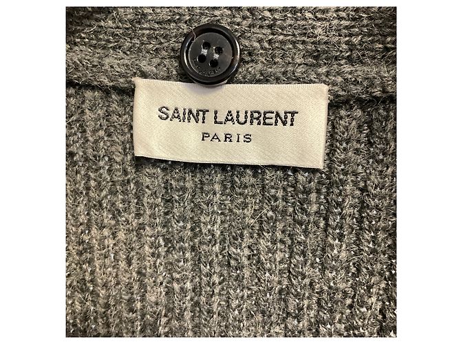 Saint Laurent Strickcardigan aus Kamelhaar mit grauem Kunstfellkragen - Ansicht 4