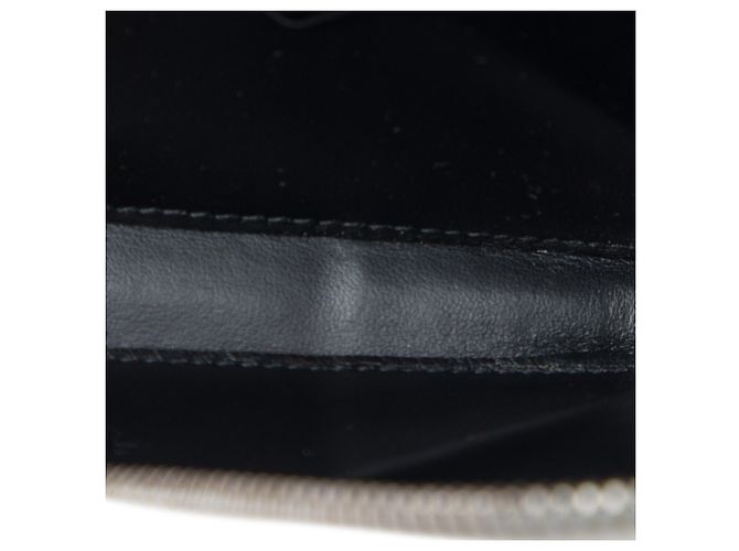 Borsa a tracolla Prada Mini Pouch in pelle spazzolata bianca con catena e triangolo Bianco - vista 4