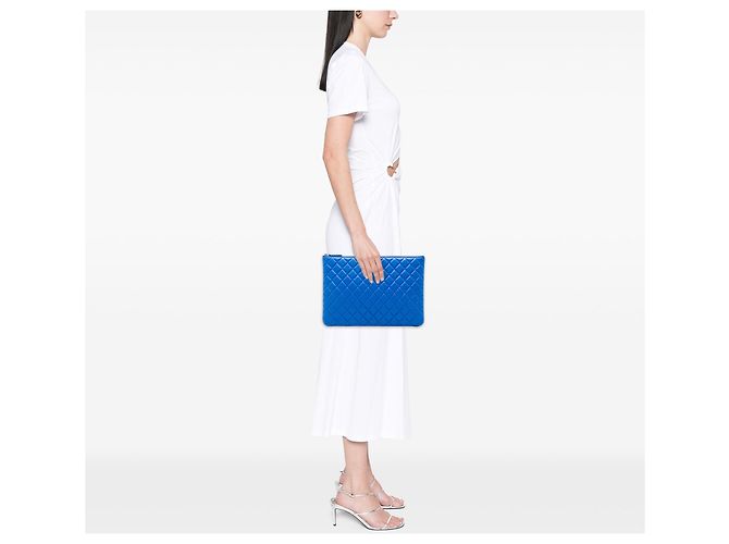 Clutch Chanel Large Quilted Lambskin O Case Blu - vista 5