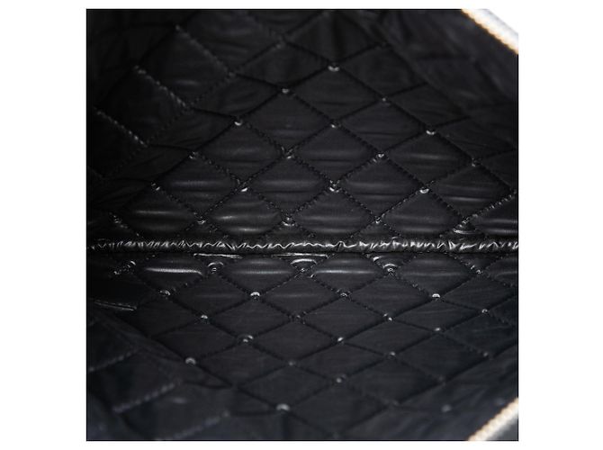 Clutch Chanel Boy O Case Medium Quilted Caviar Nera Nero - vista 4
