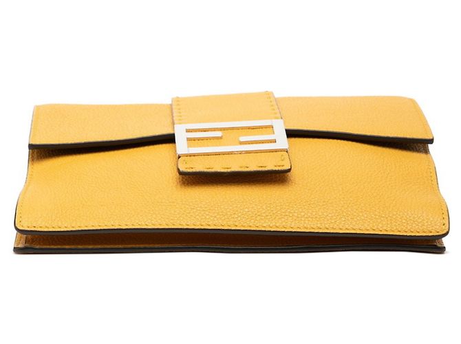 Borsa a tracolla e spalla Fendi Flat Bucket Medium Giallo - vista 3